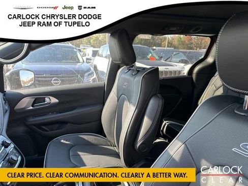 New 2026 Chrysler Pacifica Limited w/ Uconnect Theater Family Group image 12