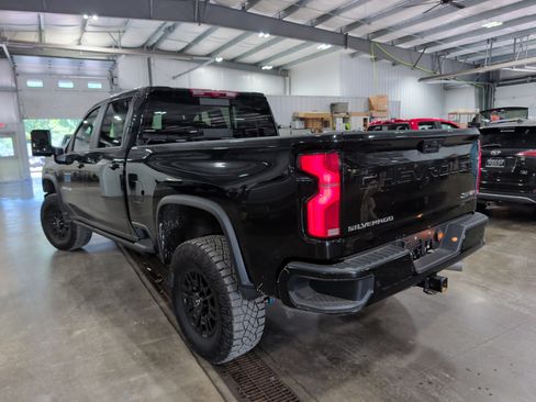 Used 2025 Chevrolet Silverado 2500 ZR2 w/ Technology Package AWD/4WD image 4
