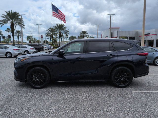 Used 2022 Toyota Highlander XLE FWD image 7
