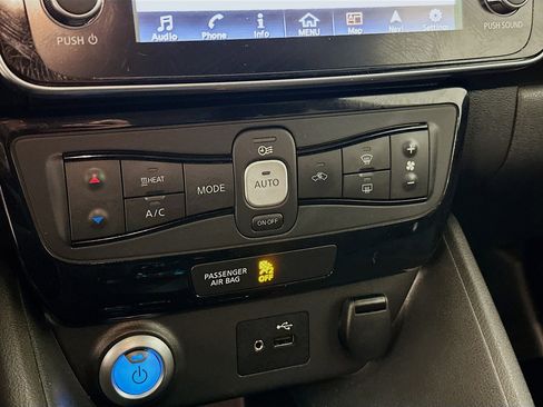 Used 2018 Nissan Leaf SV image 24