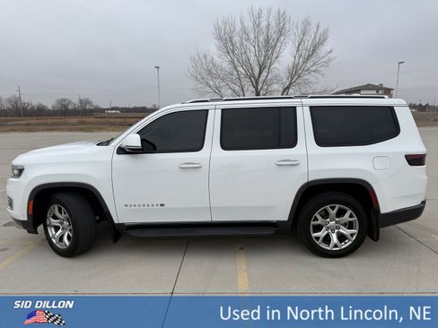 Used 2022 Jeep Wagoneer Series II image 2