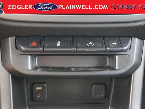 Used 2018 Chevrolet Colorado LT AWD/4WD image 19