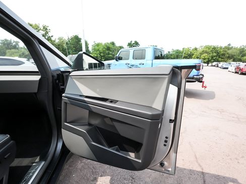 Used 2024 Tesla Cybertruck AWD Crew Cab image 14