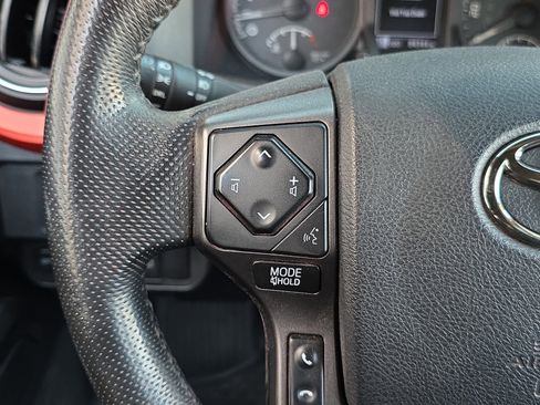 Used 2018 Toyota Tacoma TRD Off-Road w/ Technology Package image 17