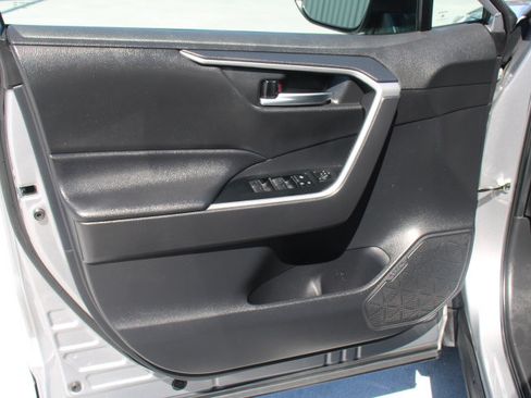 Used 2025 Toyota RAV4 SE AWD/4WD image 10