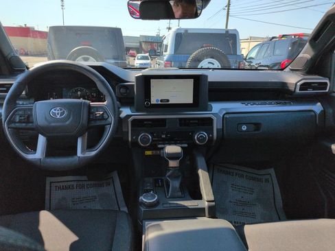 Used 2025 Toyota Tacoma SR5 AWD/4WD image 12