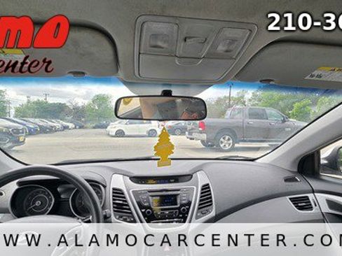 Used 2014 Hyundai Elantra SE image 34