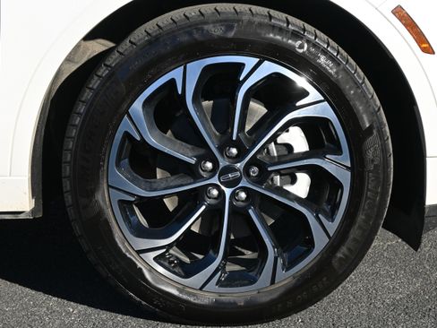 Used 2024 Lincoln Nautilus Reserve w/ Equipment Group 203A image 14