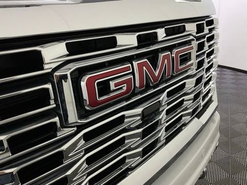Used 2025 GMC Sierra 2500 Denali w/ Denali Reserve Package AWD/4WD image 11