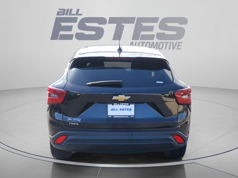 Used 2024 Chevrolet Trax LS FWD image 3