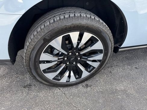 Used 2025 Ford Expedition Platinum w/ Driver's Package image 14