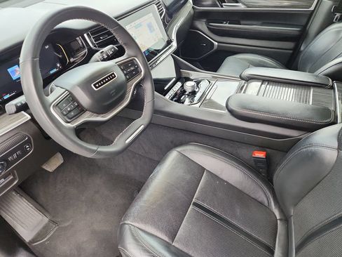 Used 2022 Jeep Wagoneer Series III w/ Flexible Seating Group AWD/4WD image 8