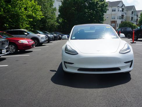 Used 2018 Tesla Model 3 RWD image 2
