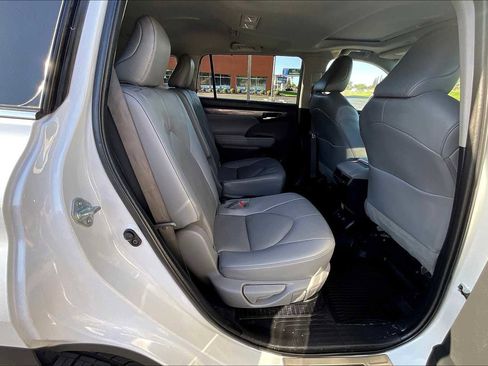 Used 2022 Toyota Highlander Limited image 30