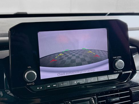 Used 2024 Nissan Pathfinder SV image 21