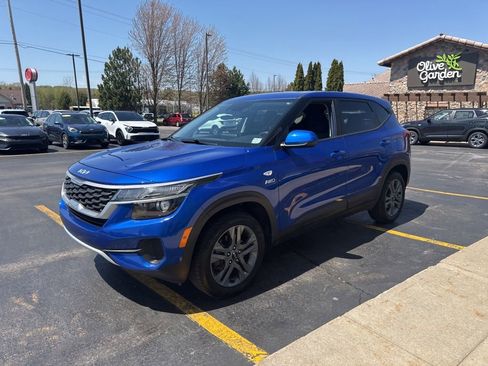 Used 2023 Kia Seltos LX AWD/4WD image 17
