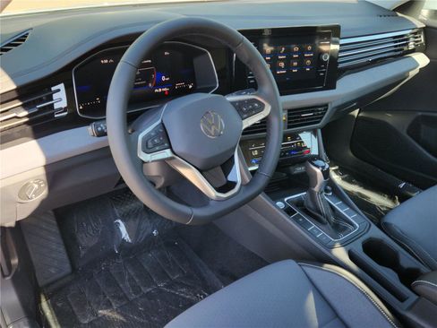 New 2025 Volkswagen Jetta SE image 9