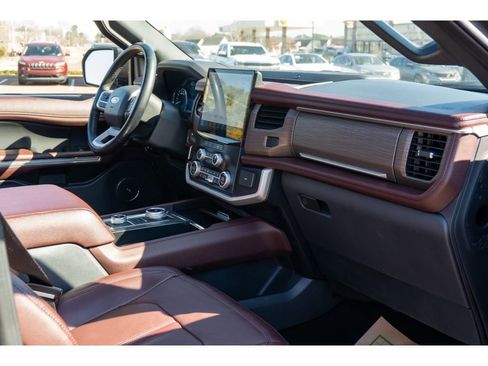 Used 2024 Ford Expedition Limited image 21