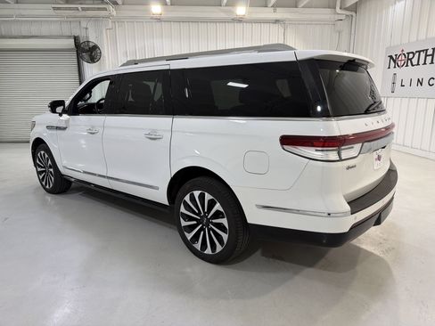 Used 2024 Lincoln Navigator L Reserve image 3