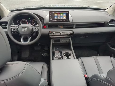 Used 2024 Honda Pilot Touring image 14