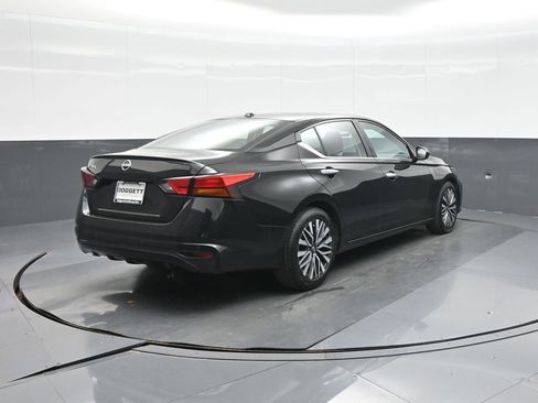 Used 2025 Nissan Altima 2.5 SV image 4