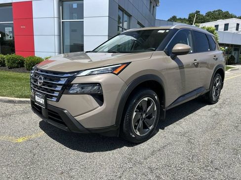Certified 2024 Nissan Rogue SV w/ SV Premium Package AWD/4WD image 4