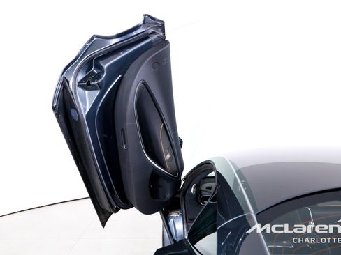 Used 2023 McLaren Artura RWD image 11