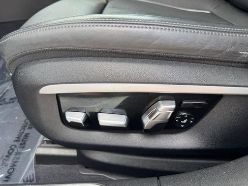 Used 2017 BMW 740i xDrive AWD/4WD image 27