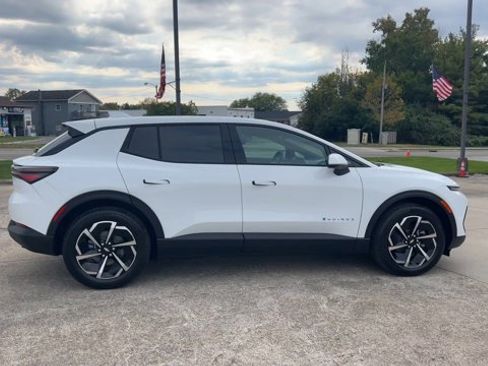 New 2026 Chevrolet Equinox EV LT image 9