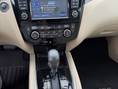 Used 2016 Nissan Rogue SV w/ SV Premium Package FWD image 22