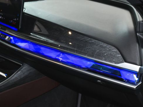 Used 2024 BMW i7 xDrive60 image 67