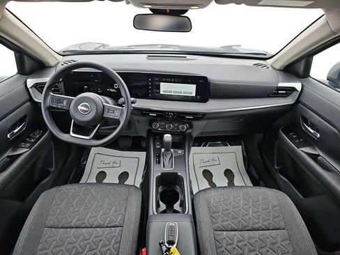 Used 2025 Nissan Kicks SV w/ Charging Package image 12