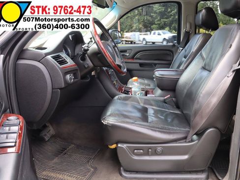 Used 2010 Cadillac Escalade Premium AWD/4WD image 12