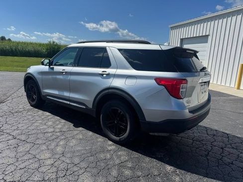 Used 2020 Ford Explorer XLT w/ Comfort Package AWD/4WD image 3