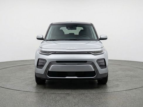 Used 2025 Kia Soul LX w/ LX Technology Package image 2