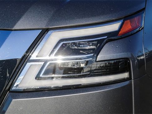 Used 2022 Nissan Armada SL w/ Captain's Chairs Package image 5