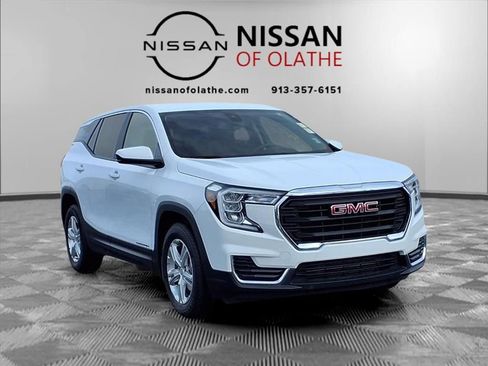 Used 2024 GMC Terrain SLE image 28