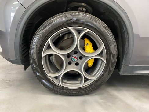 Used 2019 Alfa Romeo Stelvio Ti AWD/4WD image 17
