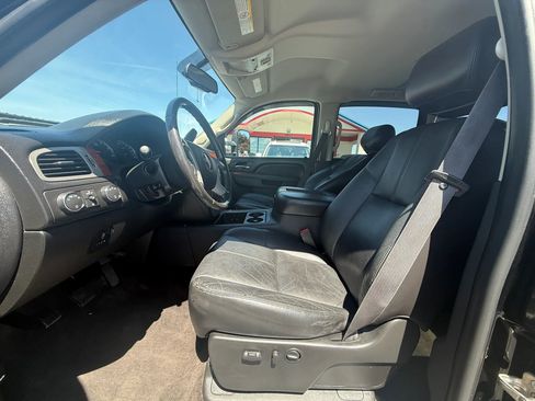 Used 2011 GMC Sierra 2500 SLT w/ Suspension Package, Off-Road AWD/4WD image 10