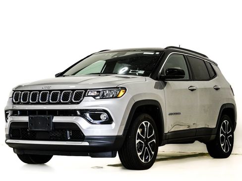 Used 2023 Jeep Compass Limited w/ Sun and Sound Group AWD/4WD image 3