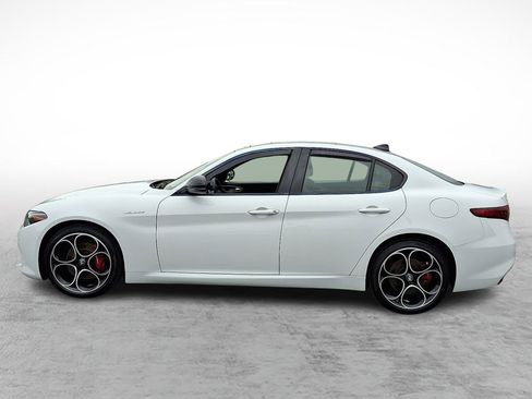 Used 2023 Alfa Romeo Giulia Veloce image 2