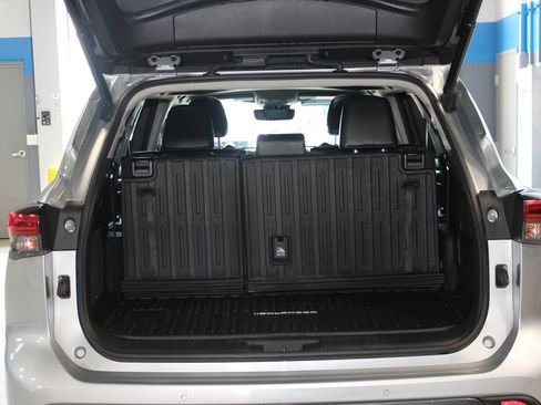 Used 2021 Toyota Highlander Limited AWD/4WD image 31