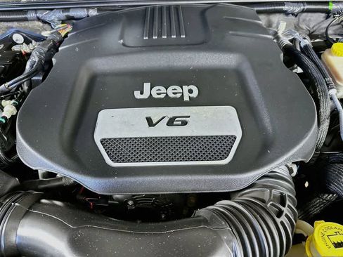 Used 2017 Jeep Wrangler Unlimited Sport w/ Quick Order Package 24S AWD/4WD image 9