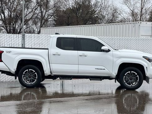 Used 2024 Toyota Tacoma TRD Sport w/ TRD Sport Premium Package image 3