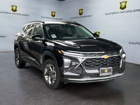 Used 2025 Chevrolet Trax LT image 5