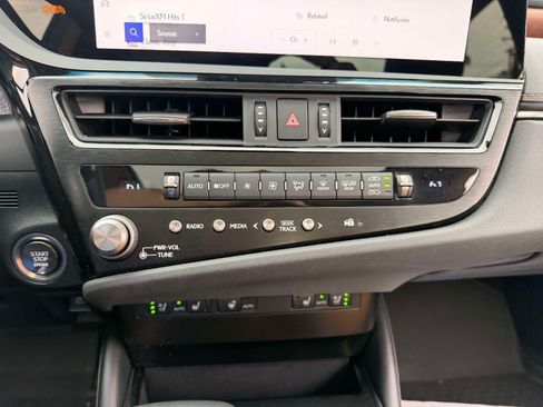 Used 2024 Lexus ES 350 w/ Premium Package FWD image 23