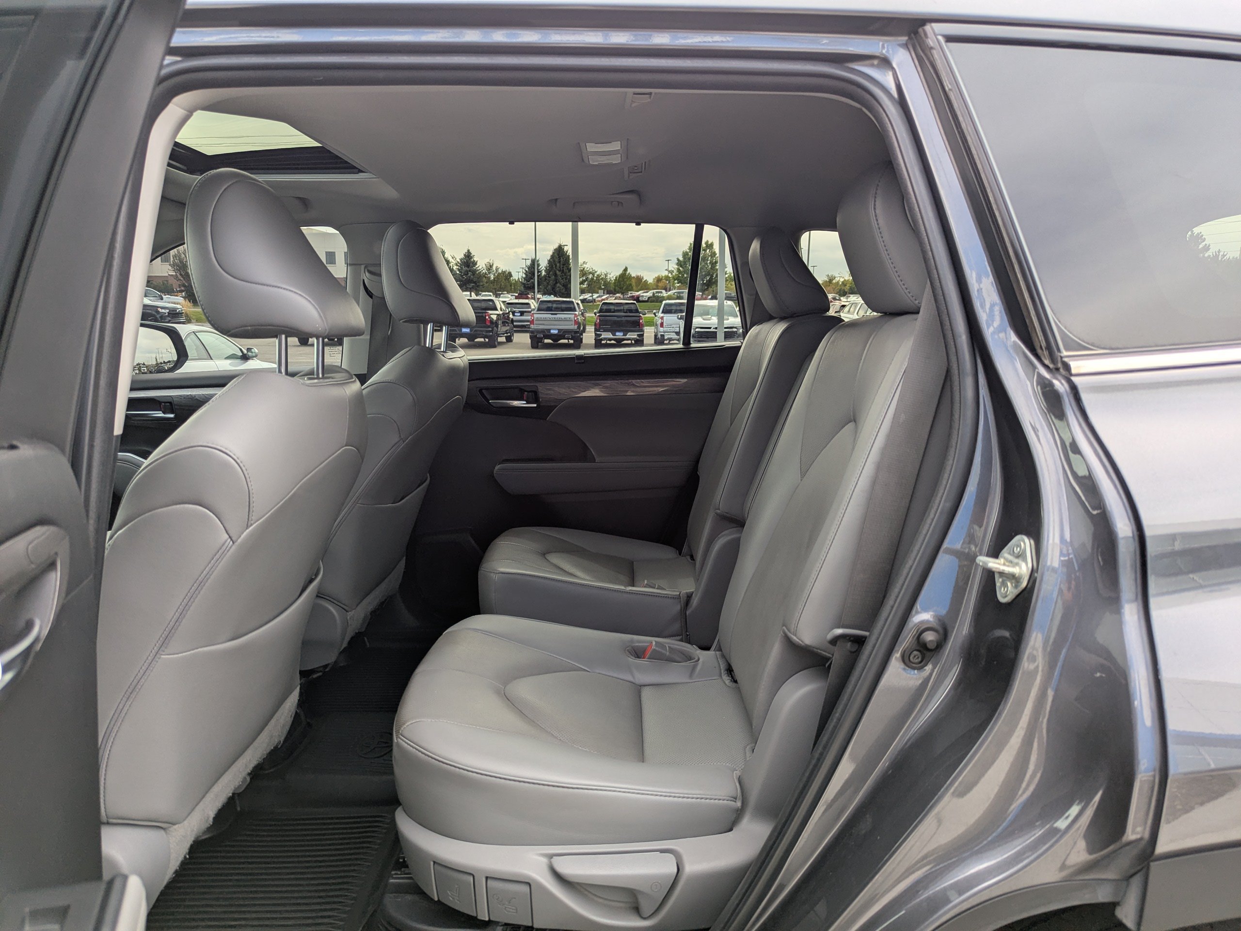 Used 2023 Toyota Highlander Limited AWD/4WD image 30