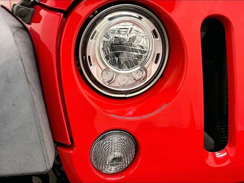 Used 2018 Jeep Wrangler Unlimited Sport S image 32