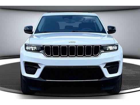 Certified 2024 Jeep Grand Cherokee Laredo AWD/4WD image 4
