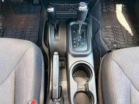 Used 2015 Jeep Wrangler Sport w/ Quick Order Package 24S AWD/4WD image 19